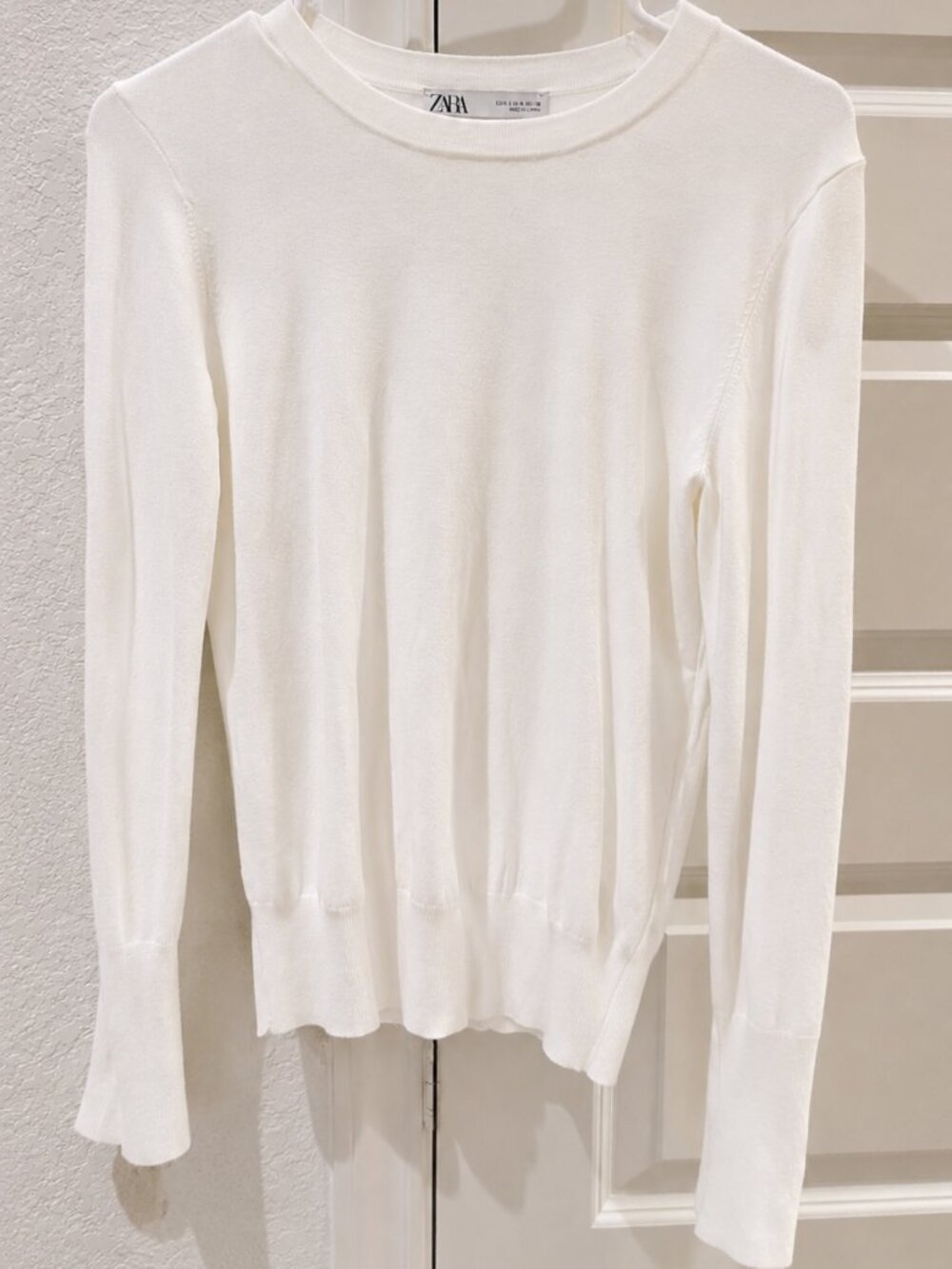 Zara White Knit Long Sleeve Top Gold Button Detail Size Small